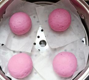 锅内放温水，醒发20分钟。