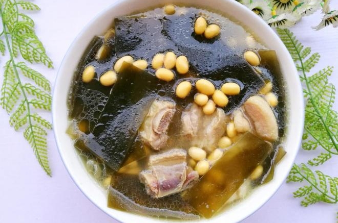 清甜浓郁的海带黄豆排骨汤