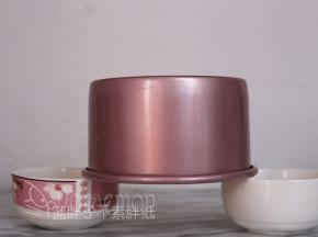 出炉后震两下，倒扣放凉。