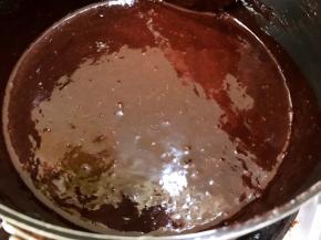 搅拌至巧克力完全融化