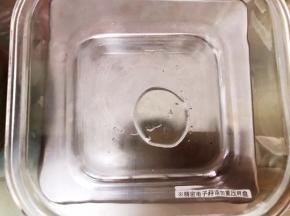 找一个不粘的容器，里面抹上植物油