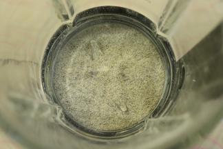 打成细腻的粉状，称出85克的藜麦粉。