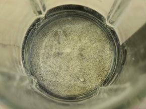 打成细腻的粉状，称出85克的藜麦粉。