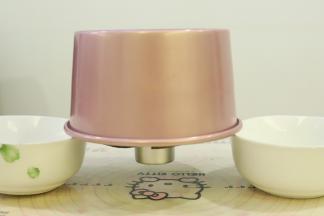 出炉轻震模具后倒扣在晾架上。