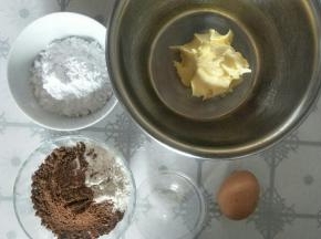 准备食材，黄油室温软化。