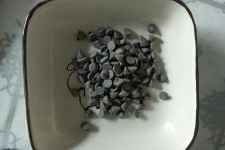 准备耐烤巧克力豆