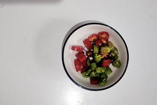 青红小辣椒切圈