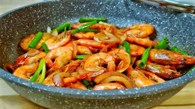 对虾个个饱满。