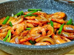 对虾个个饱满。