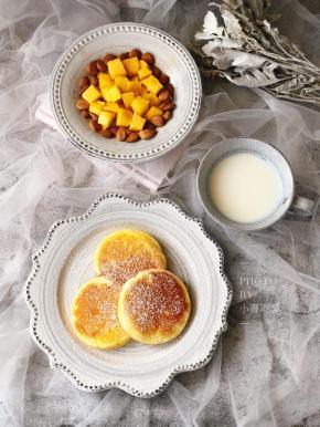 搭配一杯牛奶或咖啡，再来一些水果和坚果，美味和颜值并存的早餐或下午茶就准备好啦！开始享用吧！