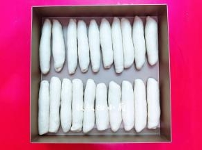 依次把所有的面团都做好，摆放在烤盘中