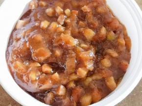 做好的叉烧馅放凉后放入冰箱冷藏一下