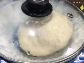 再盖上盖子，发酵至两倍大