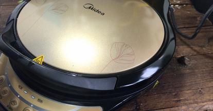 自动关机后，拔掉电源，焖1分钟左右