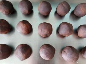 准备豆沙馅，30克一个共15份