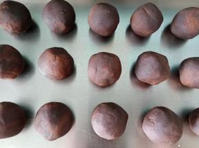 准备豆沙馅，30克一个共15份