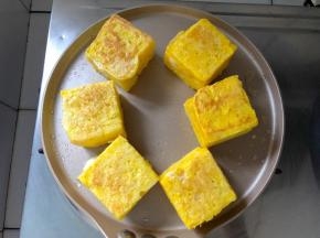 两面煎至金黄即可