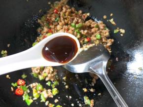 一勺蚝油翻炒均匀