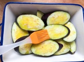 刷上一层食用油