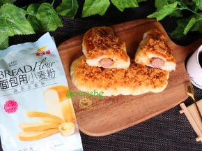 热狗肉松包 美味又简单，想吃就自己做。
