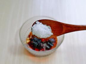 按个人口味加入盐。