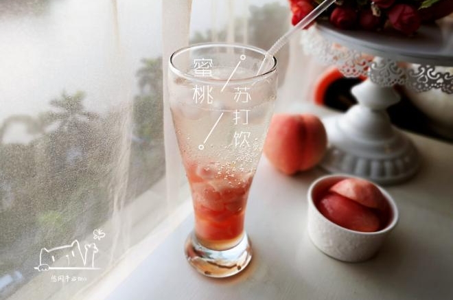 蜜桃苏打饮