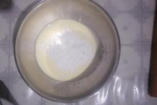 淡奶油中加入糖粉