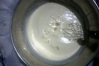 加入吉利丁粉液搅拌均匀