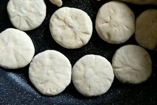 依次做好放入平底锅，开中小火。