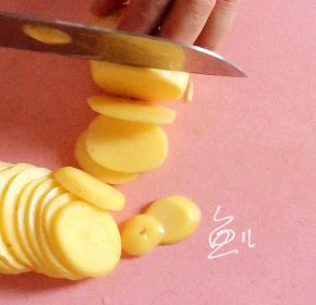 土豆洗净去皮切片