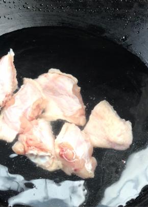 同冷水一起下锅