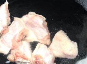 同冷水一起下锅