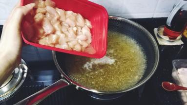 倒入鸡胸肉