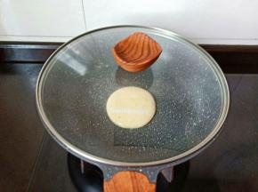 再次开小火，盖上盖子焖大约50秒。