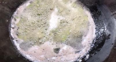 转小火煮5分钟左右至熟透