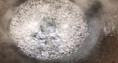 锅中烧少许开水