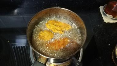 再开大火复炸3分钟上色后捞出沥干油