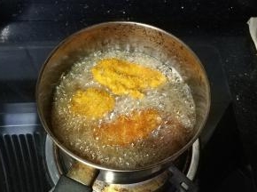 再开大火复炸3分钟上色后捞出沥干油