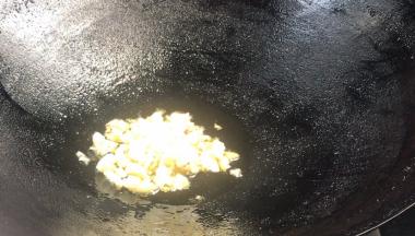 爆香蒜末