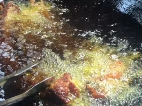 放入排骨，复炸30秒左右