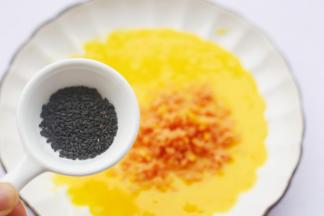 加入黑芝麻。