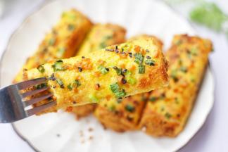 连吃三个都不够。