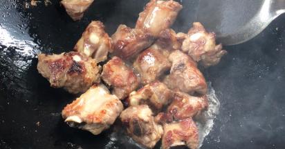 翻炒均匀至出香味