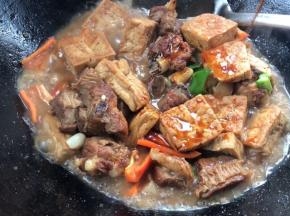 淋入生抽，炒匀