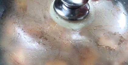 盖上锅盖焖30分钟左右