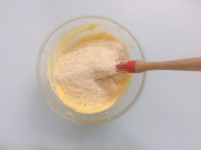 加入椰蓉一起混合均匀备用