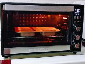 上下管165度烤45分钟。(烤箱具体温度及时间仅供参考，具体请根据自家烤箱性能另定)