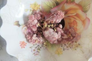 猪肉丁加入姜末、酱油、盐