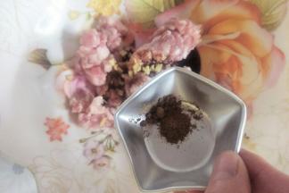 加入花椒粉搅拌均匀