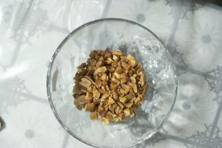准备熟花生碎